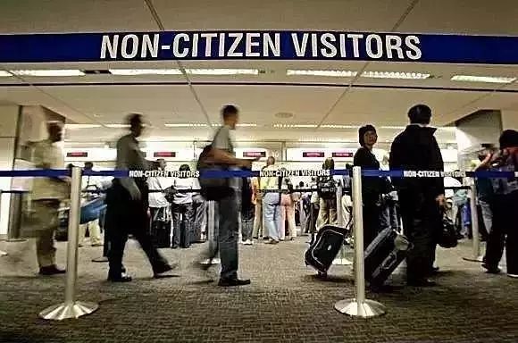 美国入境游市场受挫：游客下降6%，经济损失高达640亿美元
