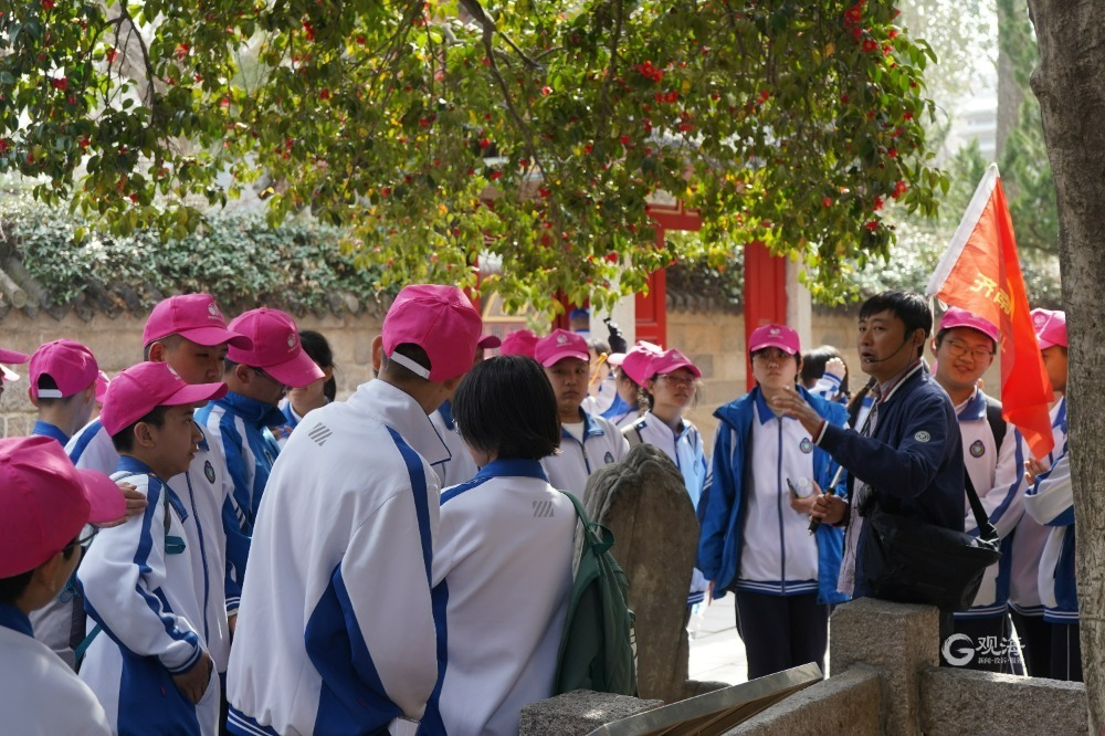 从传统导游到文化使者：探索导游服务在强化文化体验中的新路径