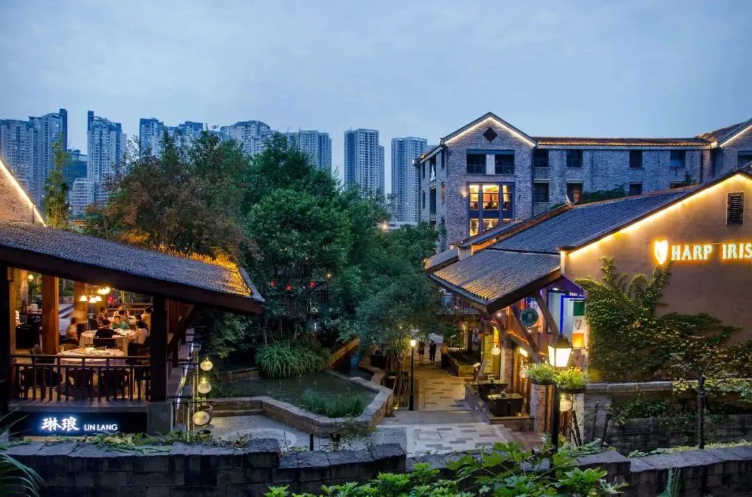 社区文旅开发新路径：村超模式下的全民参与热潮