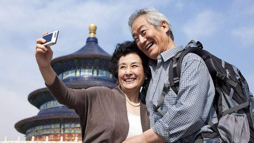 银发族旅游消费力强劲：年均超六千，开启活力晚年之旅