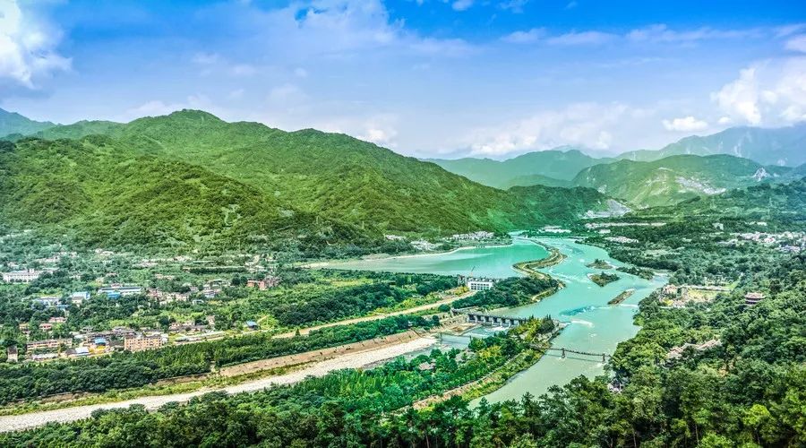 县域旅游新风尚：挖掘特色资源，推动乡村振兴